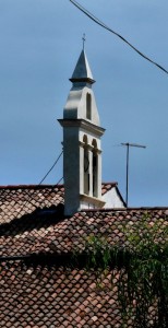 campanile a vela della chiesa di Santa Colomba