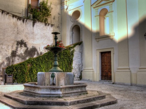 Piedimonte Matese - Fontana antistante la Basilica Maggiore_1 Piedimonte Matese - Fontana antistante la Basilica Maggiore_1