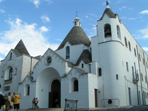 Alberobello - Chiesa di S. Antonio Alberobello - Chiesa di S. Antonio