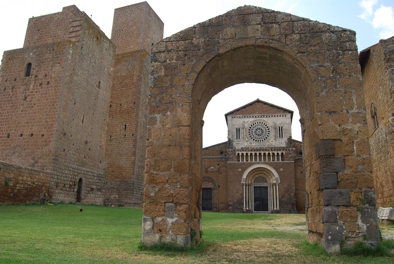''la basilica di san pietro'' - Tuscania