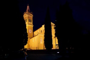 La chiesa di sera