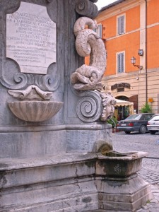 Fontana dei Delfini - particolare (1)
