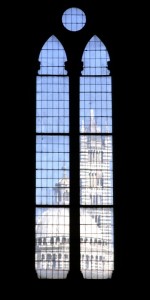 Siena-Il Duomo visto attraverso una bifora di Santa Chiara