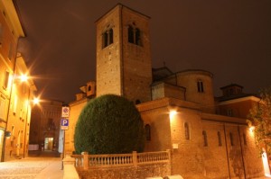 Chiesa ed ingresso della Rocca dei Boiardo