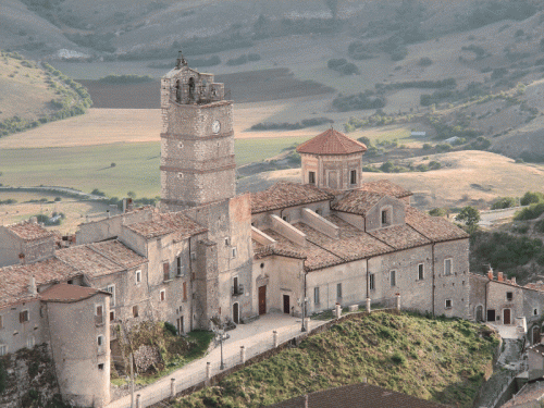 Castel del Monte - Chiesa parrocchiale di Castel del Monte (AQ) Castel del Monte - Chiesa parrocchiale di Castel del Monte (AQ)