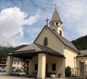 Piccola chiesa di montagna