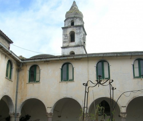 Prata Sannita - ritiro spirituale il campanile dal chiostro Prata Sannita - ritiro spirituale il campanile dal chiostro