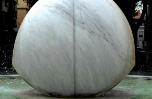 Il Lato “B” della Fontana