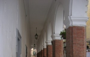 particolare portico chiesa di sant’agata dei goti BN
