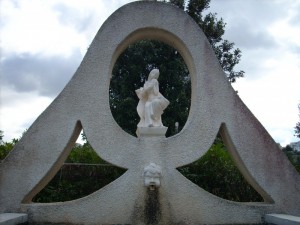 particolare della fontana “villaggio del fanciullo”