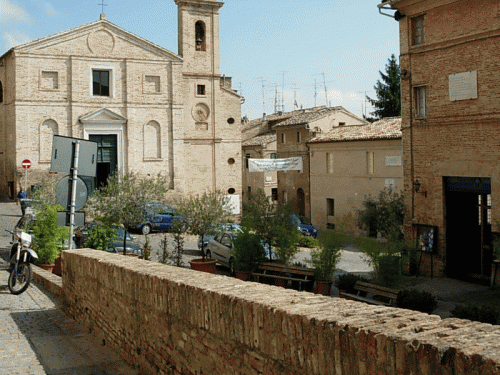 Recanati - Chiesa nella piazzetta del "Sabato nel villaggio"