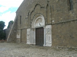 Portale principale Abbazia San Giovanni in Venere