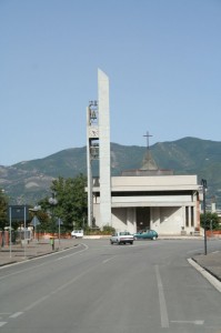La moderna chiesa di Teggiano