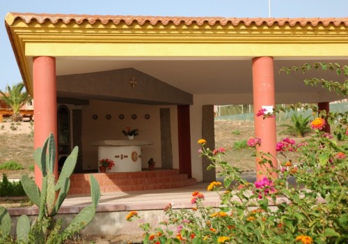 Trinità d'Agultu e Vignola - Un tetto sopra l’altare - 2 Trinità d'Agultu e Vignola - Un tetto sopra l’altare - 2