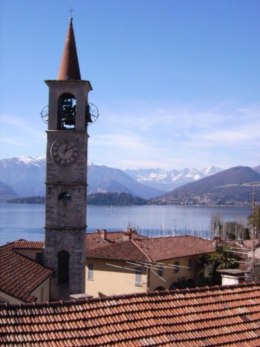 Laveno-Mombello - campanile, monti e lago