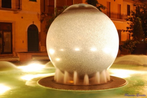 Arluno - Fontana con palla