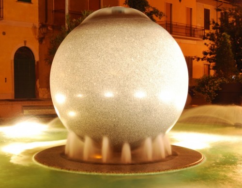 Arluno - Fontana con palla