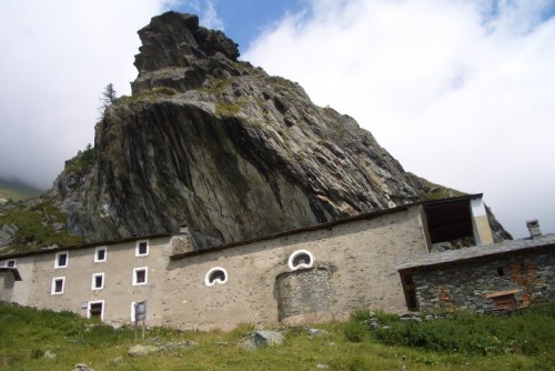 Valprato Soana - Al riparo della roccia, San Besso