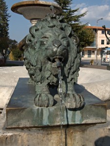 Fontana con leoni