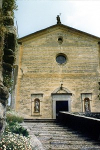 scalinata verso la Chiesa