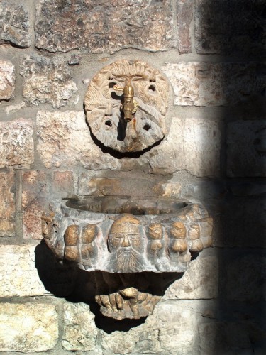 Gubbio - fontanella Gubbio - fontanella