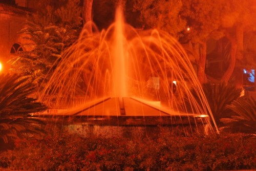 Tortoreto - fontana di notte