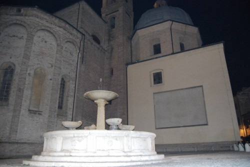 Tolentino - fontana di S.Nicola