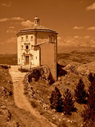 Calascio - Rocca Calascio - Abruzzo - S. Maria della Pietà (XVI sec.)