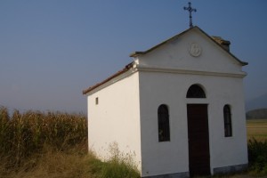 piccola cappella di campagna