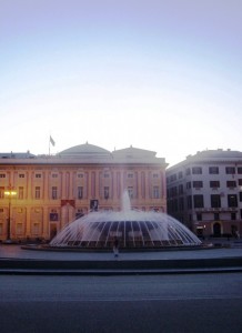 la fontana di De Ferrari, la sera