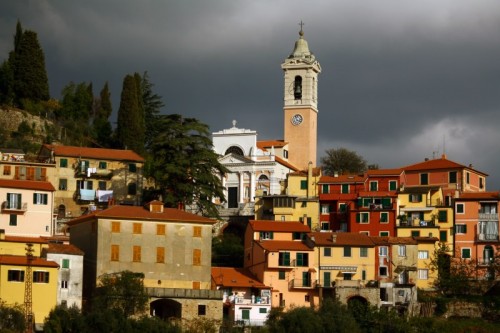Castiglione Chiavarese - Chiesa di Sant'Antonino di Apamea Castiglione Chiavarese - Chiesa di Sant'Antonino di Apamea
