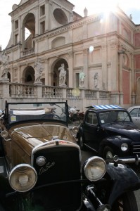 Vecchie signore davanti all’Abbazia