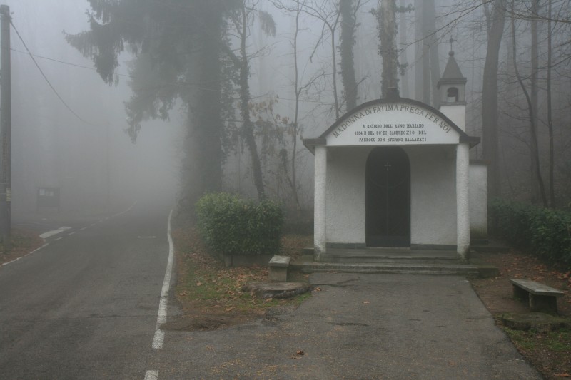 ''Cappella Madonna di Fatima nella nebbia'' - Locate Varesino