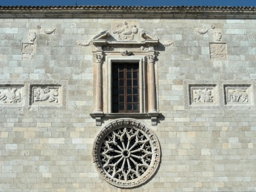 Magliano de' Marsi - Chiesa di S.Lucia particolari della facciata - Magliano de' Marsi (AQ)