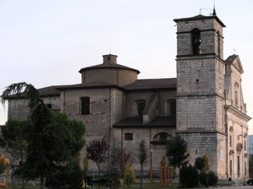 Poggio Picenze - Chiesa parrocchiale di Poggio Picenze (AQ) Poggio Picenze - Chiesa parrocchiale di Poggio Picenze (AQ)