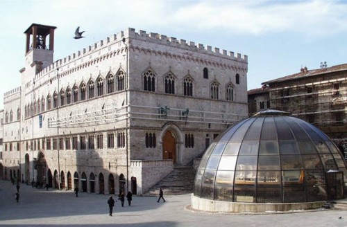 Perugia - Fontana Maggiore in restauro febbraio 98