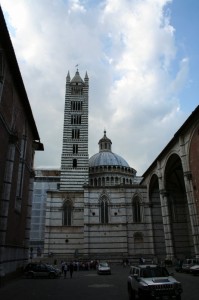 Campanile e retro del Duomo