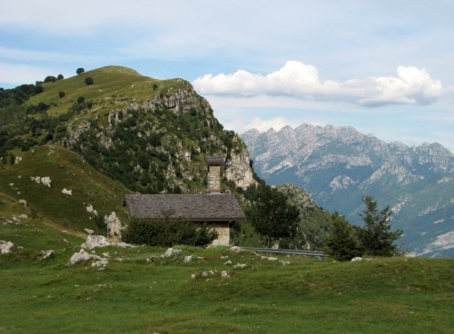 Civate - Chiesina sul Monte Cornizzolo Civate - Chiesina sul Monte Cornizzolo