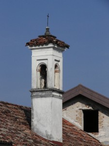 Il campanile della chiesetta di Ignan