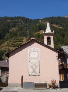 Chiesa e… fontana in alta val Chisone