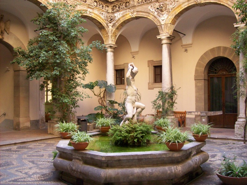 ''Cortile Palazzo Olivares'' - Palermo