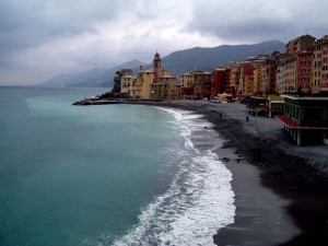 vista della chiesa di Camogli