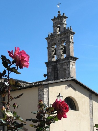 Molina Aterno - Campanile seicentesco della chiesa di S. Nicola di Bari a Molina Aterno (AQ)