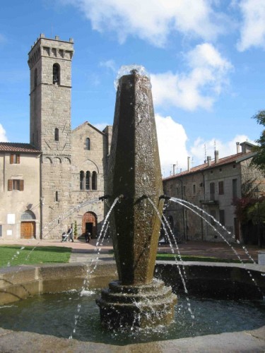 Abbadia San Salvatore - La fontana e l'abbazia