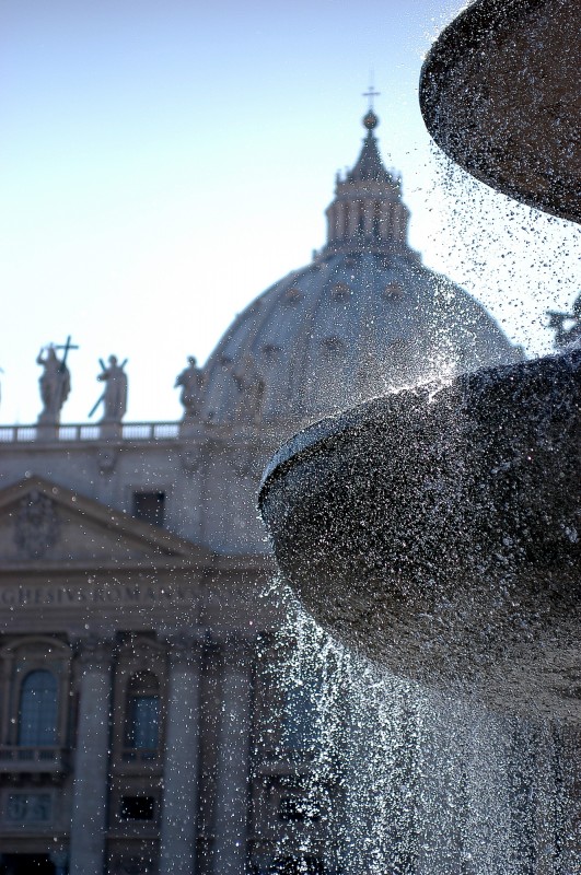 ''Fontana a Piazza San Pietro'' - Roma