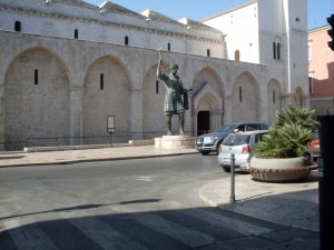 Basilica Santo Sepolcro+la statua di Eraclio