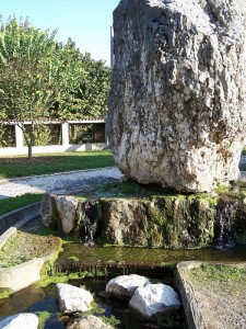 fontana fatta con rocce