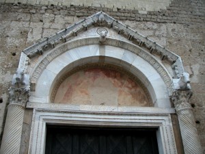 Chiesa di San Lorenzo, particolare del portale, Aversa