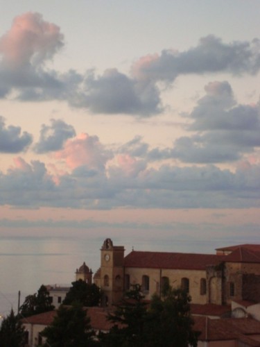 San Lucido - Nuvole passeggere sulla chiesa dell'Annunziata