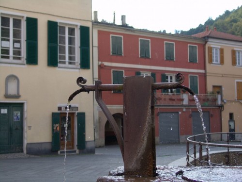 Varese Ligure - fontana 
